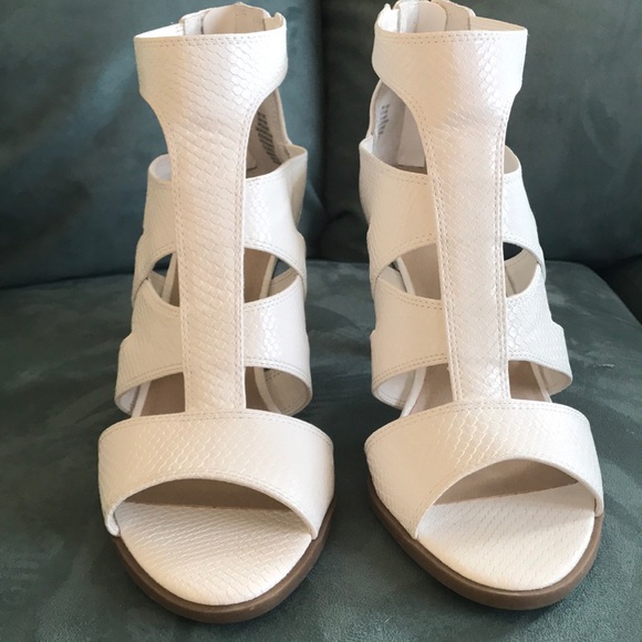 vera wang white sandals